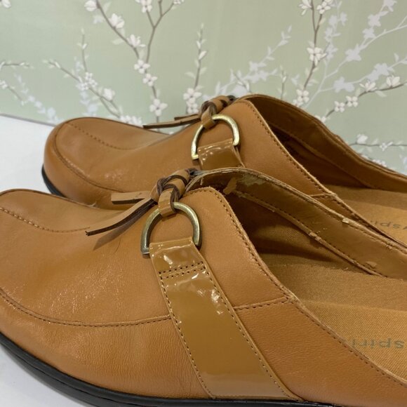 easySpirit Damaras leather Mules NWOT Caramel colored Women S 8.5 Gold accents - Picture 6 of 11